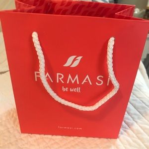 Farmasi sample’s and one VFX pro camera ready Primer and full size Sensi Wipes!